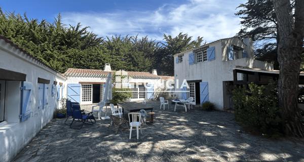 À vendre Maison 10 pièces 240 m² - L'épine 85740
