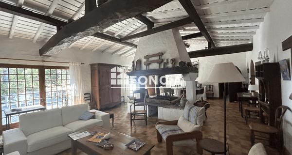 À vendre Maison 10 pièces 240 m² - L'épine 85740