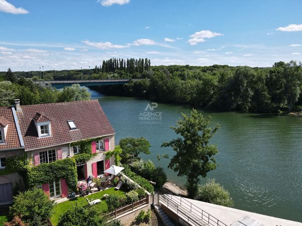 Maison Cergy 7 pièce(s) 187 m2 €645 000 ** - Référence 10989