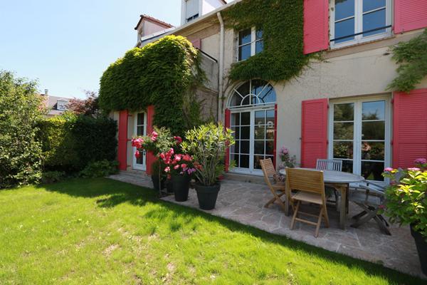 Maison Cergy 7 pièce(s) 187 m2 €645 000 ** - Référence 10989