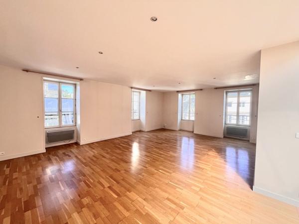 Appartement à louer 800 € CC Morlaix 3 p 102 m² DPE C