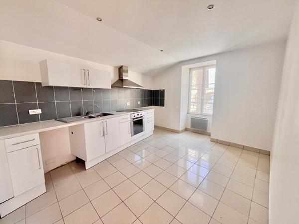 Appartement à louer 800 € CC Morlaix 3 p 102 m² DPE C