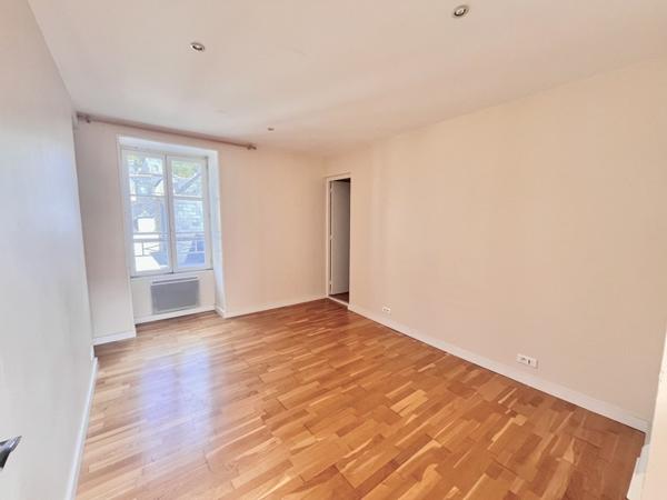Appartement à louer 800 € CC Morlaix 3 p 102 m² DPE C