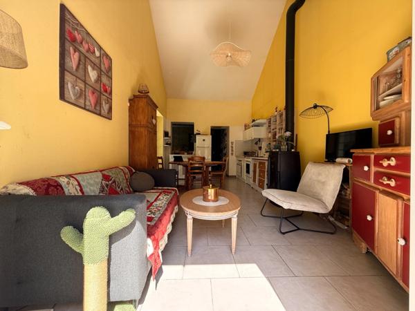 EN EXCLUSIVITE ! Maison en pierre 54m², 2 chambres sur 593m² de terrain + Terrain indépendant de 1420m² 66 500 €