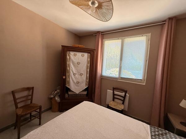 EN EXCLUSIVITE ! Maison en pierre 54m², 2 chambres sur 593m² de terrain + Terrain indépendant de 1420m² 66 500 €