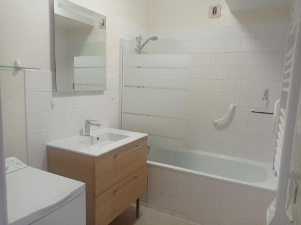 LOCATION TYPE 3 MEUBLE PROCHE CENTRE/CATHO, Angers 49000