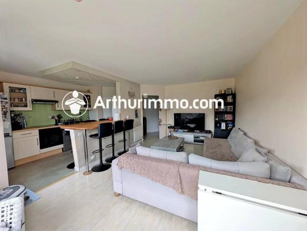 Vente                                                      Appartement
                        
                     4 pièces                      73 m2                     à Savigny-le-Temple