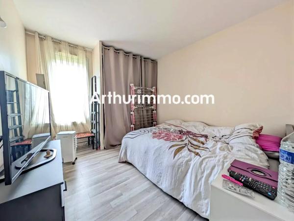 Vente                                                      Appartement
                        
                     4 pièces                      73 m2                     à Savigny-le-Temple