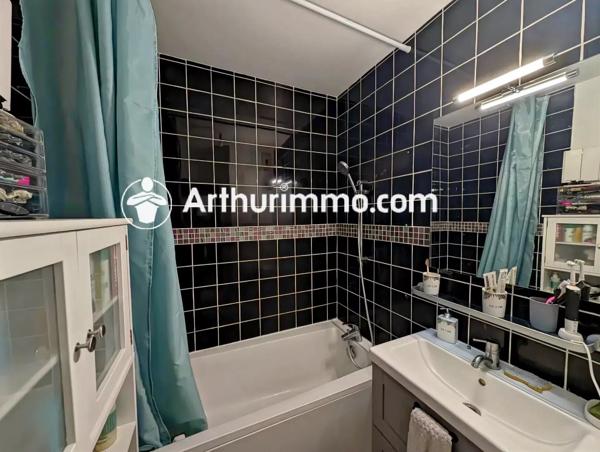 Vente                                                      Appartement
                        
                     4 pièces                      73 m2                     à Savigny-le-Temple