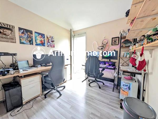 Vente                                                      Appartement
                        
                     4 pièces                      73 m2                     à Savigny-le-Temple