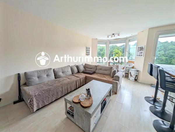 Vente                                                      Appartement
                        
                     4 pièces                      73 m2                     à Savigny-le-Temple