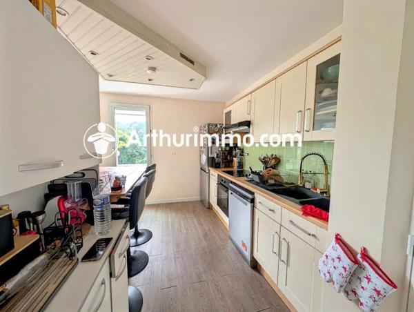 Vente                                                      Appartement
                        
                     4 pièces                      73 m2                     à Savigny-le-Temple
