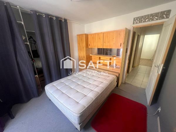 Maison composée de deux appartements, garages et jardin