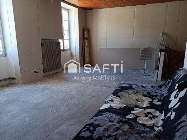 Maison composée de deux appartements, garages et jardin