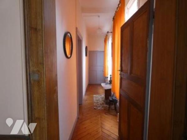 ORBEC. PROPRIETE de CARACTERE au coeur de la ville