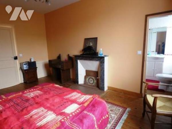 ORBEC. PROPRIETE de CARACTERE au coeur de la ville