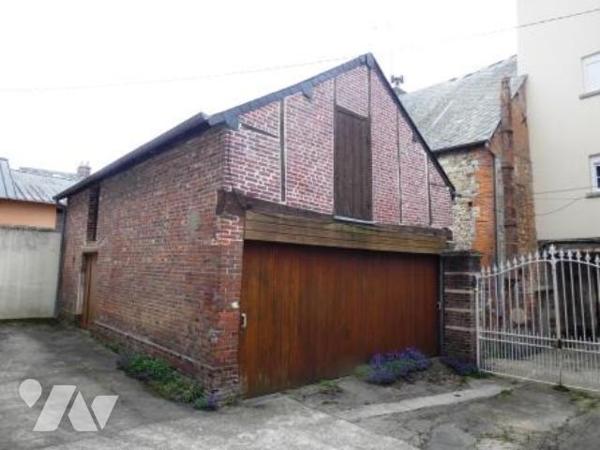 ORBEC. PROPRIETE de CARACTERE au coeur de la ville