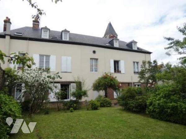 ORBEC. PROPRIETE de CARACTERE au coeur de la ville