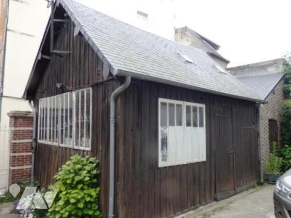 ORBEC. PROPRIETE de CARACTERE au coeur de la ville