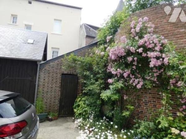 ORBEC. PROPRIETE de CARACTERE au coeur de la ville