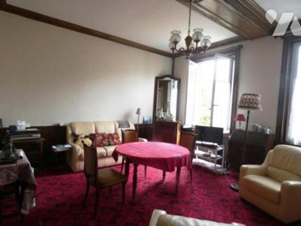 ORBEC. PROPRIETE de CARACTERE au coeur de la ville