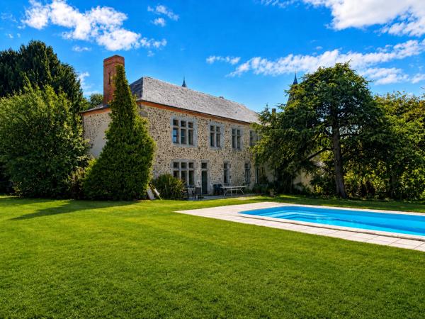 Chateau à vendre à Geay (79330) - Deux-Sèvres