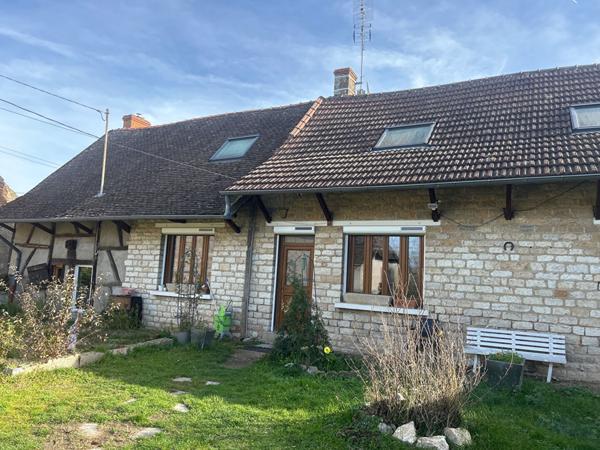 Longère de caractère à Saint-germain-du-plain de 195 m² avec grand terrain