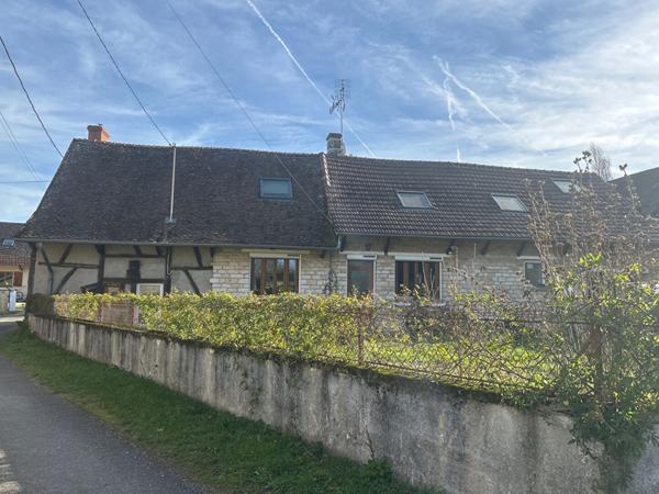 Longère de caractère à Saint-germain-du-plain de 195 m² avec grand terrain