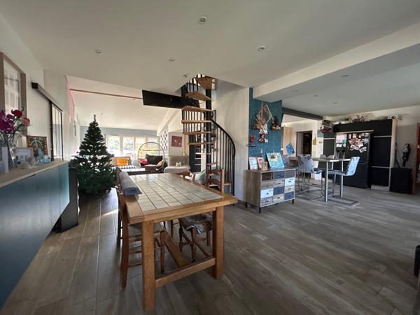 Longère de caractère à Saint-germain-du-plain de 195 m² avec grand terrain