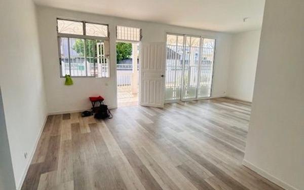 Maison à louer    4 pièces •  Les Abymes