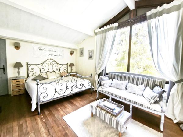 Maison T7 de caractère avec piscine et pool house