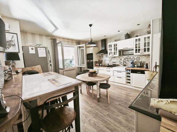 Maison T7 de caractère avec piscine et pool house