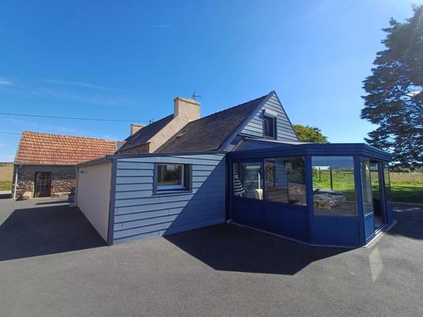 Saint-Jean-du-Doigt (29630) St Jean du Doigt, propriété comprenant deux maisons, double garage et atelier sur 1986 m2 de terrain.