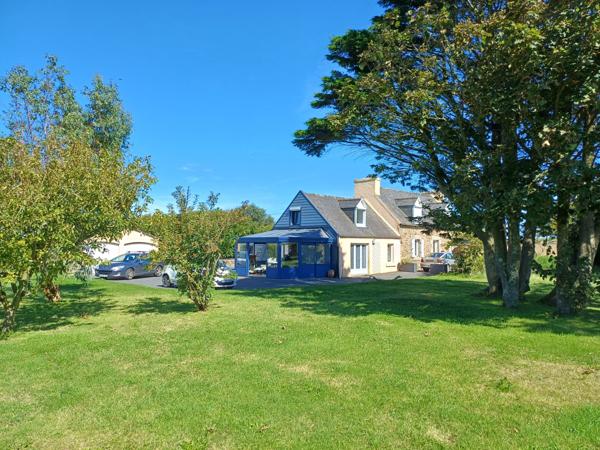 Saint-Jean-du-Doigt (29630) St Jean du Doigt, propriété comprenant deux maisons, double garage et atelier sur 1986 m2 de terrain.