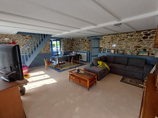 Saint-Jean-du-Doigt (29630) St Jean du Doigt, propriété comprenant deux maisons, double garage et atelier sur 1986 m2 de terrain.