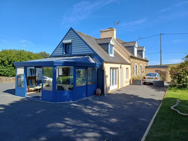 Saint-Jean-du-Doigt (29630) St Jean du Doigt, propriété comprenant deux maisons, double garage et atelier sur 1986 m2 de terrain.