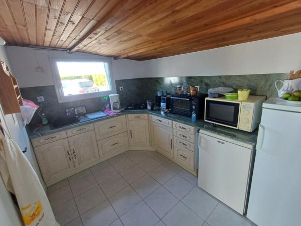 Saint-Jean-du-Doigt (29630) St Jean du Doigt, propriété comprenant deux maisons, double garage et atelier sur 1986 m2 de terrain.