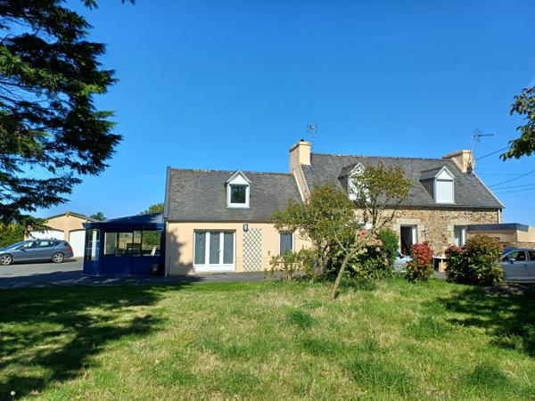 Saint-Jean-du-Doigt (29630) St Jean du Doigt, propriété comprenant deux maisons, double garage et atelier sur 1986 m2 de terrain.