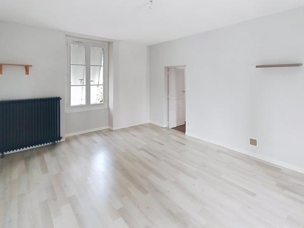 AUTHENTIQUE MAISON DE VILLE EN PIERRE : CHARME, VOLUMES ET POTENTIEL UNIQUE !