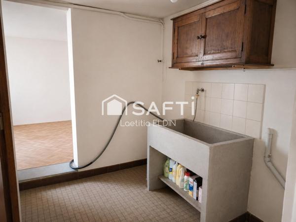 Saint-Ruf : Maison spacieuse, jardin, garage, cour