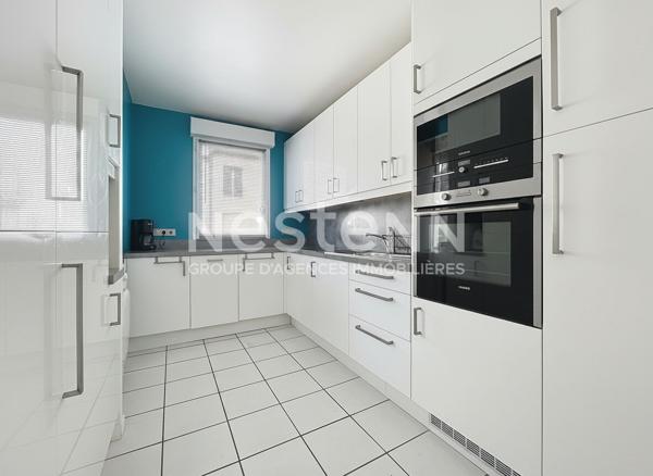 Appartement Montigny Le Bretonneux. Le village Appartement 70 m²,  3 pièces Double place de parking