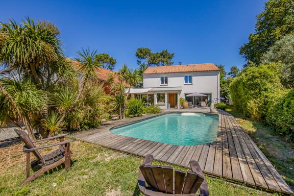 Maison
         10 pièces
        - 235 m² Bien prestige