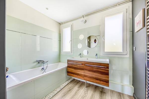 Maison
         10 pièces
        - 235 m² Bien prestige