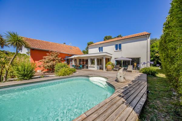 Maison
         10 pièces
        - 235 m² Bien prestige
