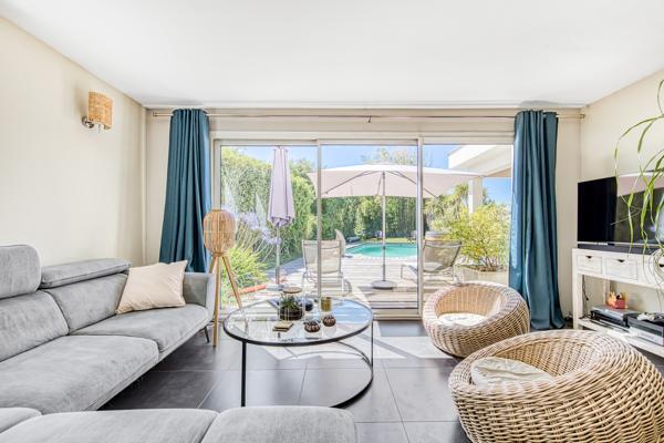 Maison
         10 pièces
        - 235 m² Bien prestige