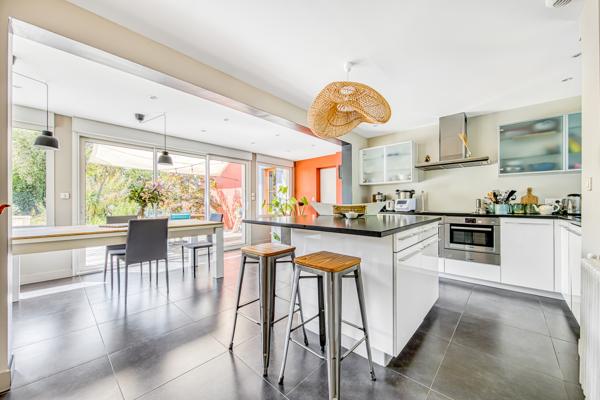 Maison
         10 pièces
        - 235 m² Bien prestige