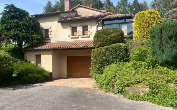 Maison à vendre    5 pièces •  Cognac-la-Forêt
