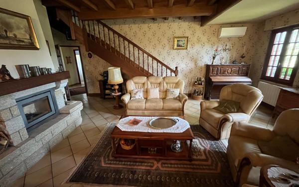 Maison à vendre    5 pièces •  Cognac-la-Forêt