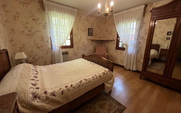Maison à vendre    5 pièces •  Cognac-la-Forêt