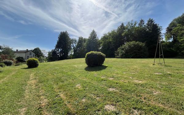 Maison à vendre    5 pièces •  Cognac-la-Forêt